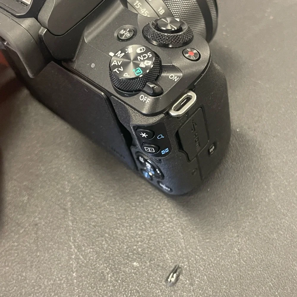 Canon M50